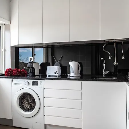 Akicity Penha Ebony